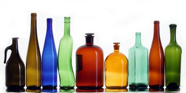 Primer Plano Hermosas Botellas Vacías Colores Sin Tapas Aisladas Estudio —  Fotos de Stock
