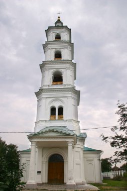 Şehir manzarası Spassky Katedrali Elabuga yaz bulutlu günü