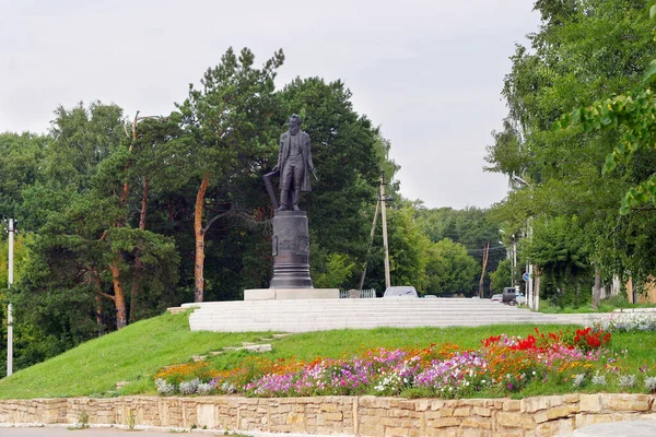 Primer Plano Monumento Shishkin Elabuga Día Verano —  Fotos de Stock