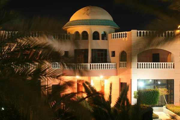 Seaside Resort Hotel Building Landscaped Grounds Pool Summer Night — Stock Photo, Image