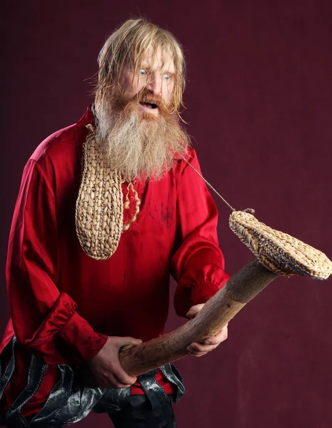 Portret Van Een Man Een Rood Shirt Met Lange Haarbaard — Stockfoto