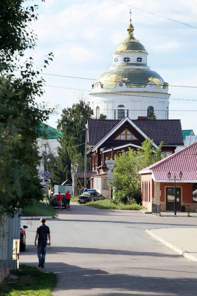 로브스키 대성당으로 이어지는 풍경의 옐라부가 — 스톡 사진