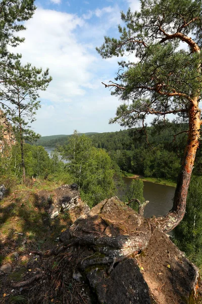 Sommar Bergslandskap Idrissova Grotta Uralbergen Floden Och Skogen Solig Dag — Stockfoto