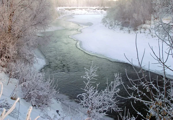 Malerische Winterlandschaft Fluss Und Bäume Geweiht Aufgehende Sonne — Stockfoto