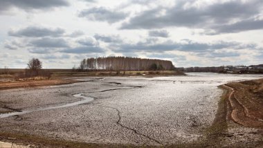 Kırık yol yayı çok sıra dışı görünüyor.