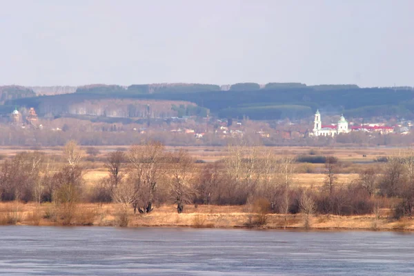 Весенний Вид Долину Реку Поселком — стоковое фото