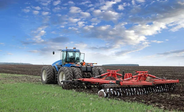 Travaux Agricoles Labourage Terrains Sur Tracteur Puissant — Photo