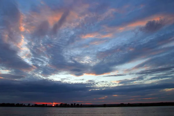 Yazın Cama Nehri Nde Gün Batımında Manzara Güzel Gökyüzü — Stok fotoğraf