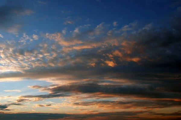 Красивые Облака Закате Изолированы — стоковое фото
