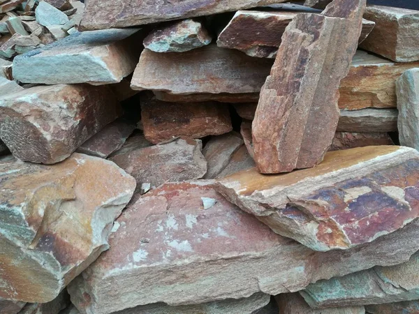 Stenen textuur van grote stukken marmer, graniet en kiezelstenen Closeup — Stockfoto