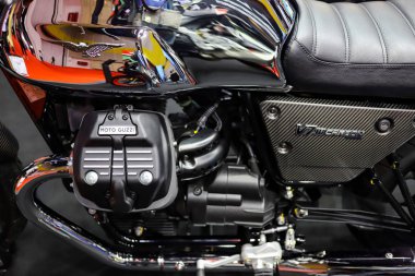 Bangkok, Tayland, 24 Ağustos 2019 - Moto Guzzi motosiklet motorunu motor fuarında kapatın