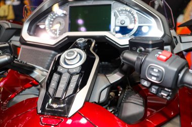 Bangkok, Tayland, 24 Ağustos 2019 - Honda Goldwing 'in kontrol panelini kapatın Motor fuarında sergileniyor, Bangkok Büyük Motor Satışı 2019