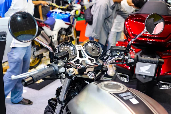 Bangkok, Tayland, Sep 8, 2019 - Honda Cb1000r 'un ön kısmı Motor fuarında çıplak büyük motosiklet