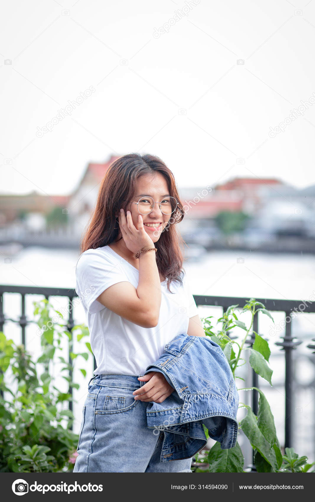 white t shirt and ripped jeans