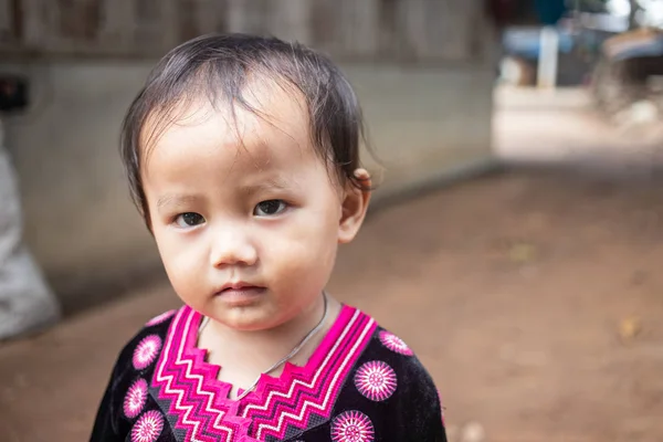 Портрет Чарівної Дівчинки Племені Хмонгів — стокове фото