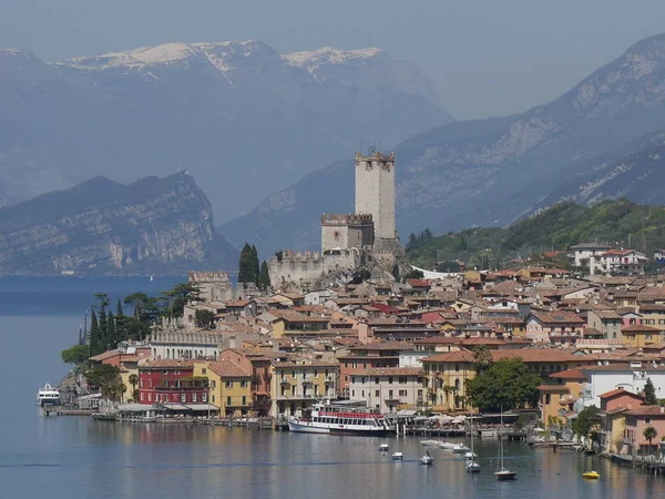 Panorama Malcesine Sobre Lago Garda —  Fotos de Stock