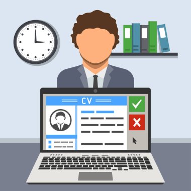 İş görüşmesi kavramı: bir dizüstü bilgisayar ekranında müfredat vitae ve arkasında bir aday