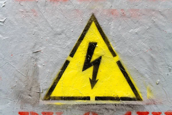 Σημάδι προειδοποίησης ηλεκτρικού ρεύματος, σημάδι κινδύνου, υψηλή τάση — Φωτογραφία Αρχείου