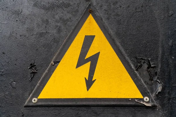 Varningsskylt för elektricitet, varningsskylt, högspänning — Stockfoto