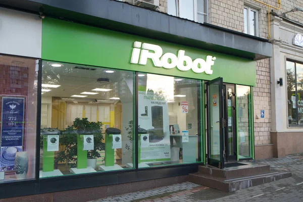 Moskova 'daki Irobot mağazasının girişi açıldı.