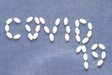 Diyet beslenme kapsülleriyle yazılmış covid 19 kelime