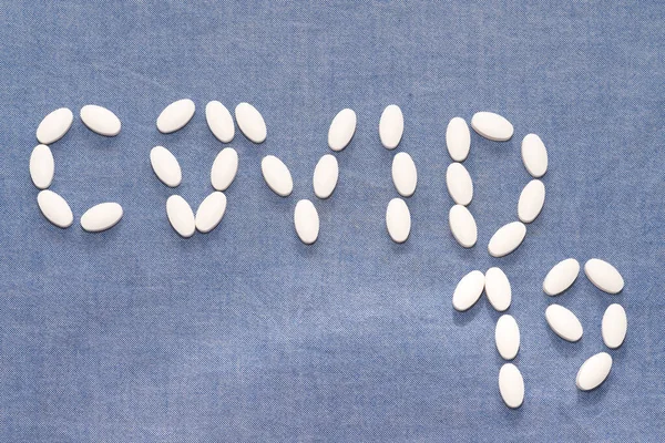 Diyet beslenme kapsülleriyle yazılmış covid 19 kelime