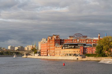 Red October binası artık ofis ve sanat merkezi.