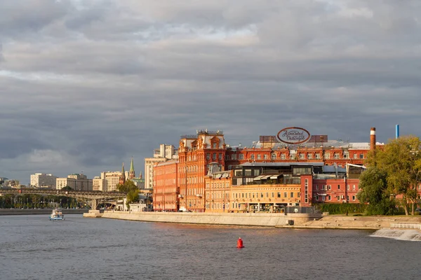 Red October binası artık ofis ve sanat merkezi.