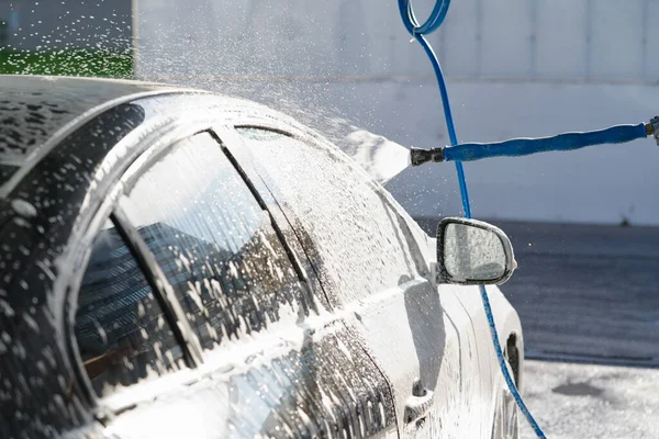 Araba yıkama, araba yıkama, araba yıkama, araba yıkama, seçici odaklanma.