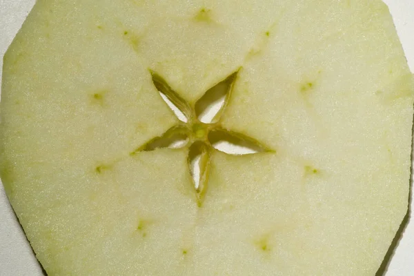 切下的苹果中央的宏图 苹果核特写 — 图库照片