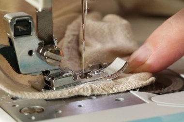 İğne odaklı dikiş makinesi, alanın sığ derinliği