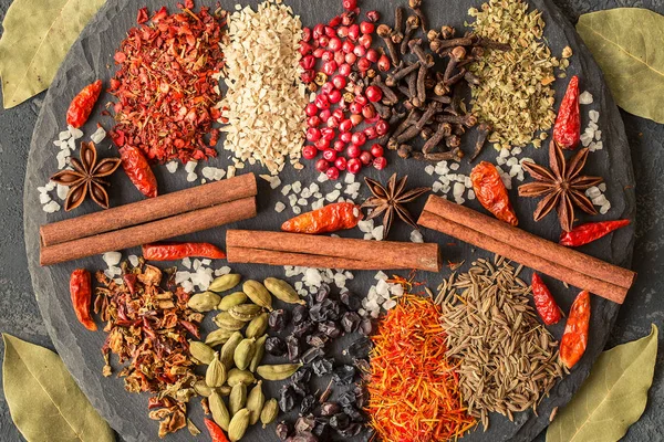 Especias Aromáticas Indias Sobre Fondo Pizarra Gris Hierba Ingredientes Especias — Foto de Stock