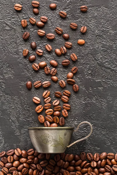 Granos Café Taza Sobre Fondo Hormigón Gris Taza Café Con — Foto de Stock