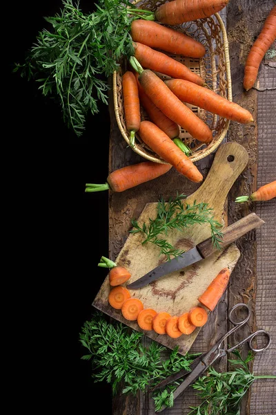 Fresh Carrots Old Cutting Board Vegetables Vitamins Keratin Natural Organic — Stock Photo, Image