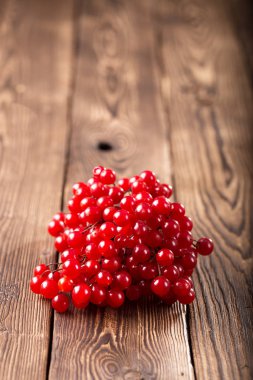 kartopu çilek closeup ahşap arka plan üzerinde. sonbahar arka plan