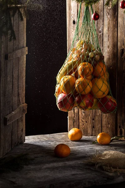 带水果的圣诞卡。苹果、橘子、橘子、香蕉. — 图库照片