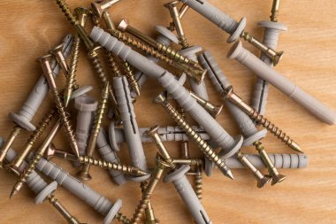 Ahşap arka plan üzerinde yapı malzemeleri sabitleme için Dowel