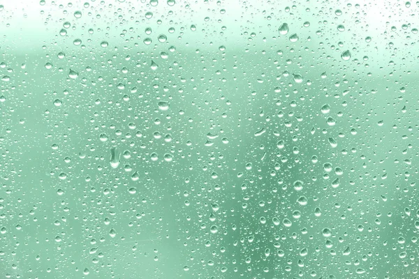 Regen druppels op glazen oppervlak. Natuurlijk patroon van regendruppels — Stockfoto
