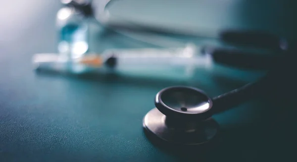 Aşı Coronavirus deverlopment şişe doz grip iğne şırıngası, tıbbi konsept enjeksiyon enjeksiyon enjeksiyonu hastalık tedavi tedavisi hastane aşı önleme hastalığı.