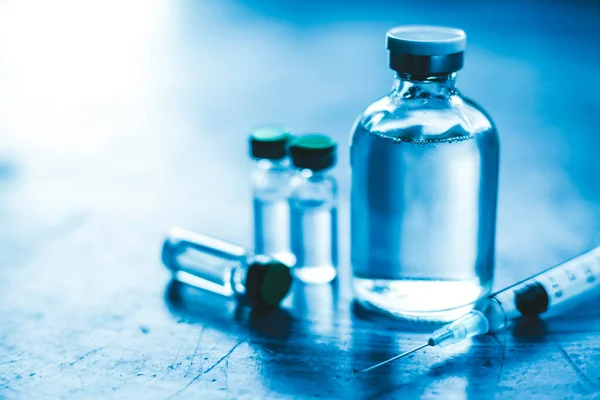 Aşı Coronavirus deverlopment şişe doz grip iğne şırıngası, tıbbi konsept enjeksiyon enjeksiyon enjeksiyonu hastalık tedavi tedavisi hastane aşı önleme hastalığı.