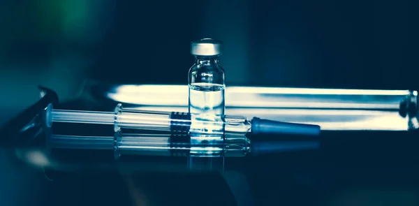 Aşı Coronavirus deverlopment şişe doz grip iğne şırıngası, tıbbi konsept enjeksiyon enjeksiyon enjeksiyonu hastalık tedavi tedavisi hastane aşı önleme hastalığı.