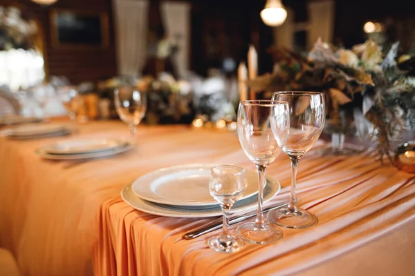 Table Fête Avec Verres Vin Vides Banquet Sélébration Avec Serviettes — Photo