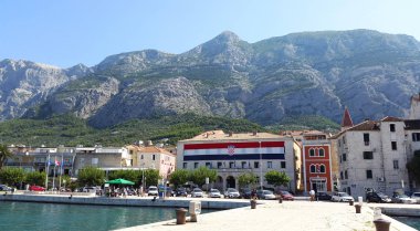 Orta Dalmaçya - kasaba Makarska ve dağlar