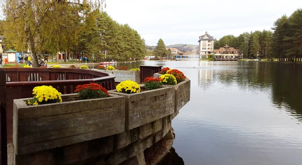 Lago em Zlatibor - cidade na Sérvia / outubro 2018 — Fotografia de Stock