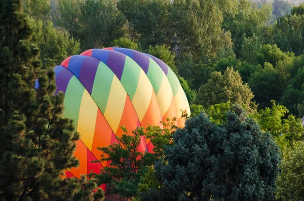 Hőlégballonok Felfújt Hogy Felkészülni Egy Kora Reggeli Dob — Stock Fotó