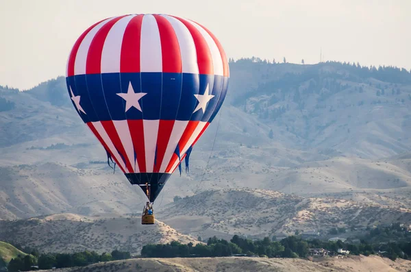 熱気球の早朝打ち上げ — ストック写真