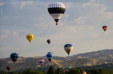 Sıcak hava balonu erken sabah lansmanı