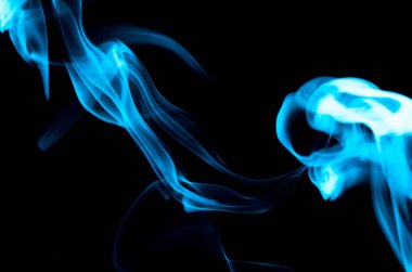 Doğa Özet: Hassas güzellik ve küçük mavi duman bir zerafet