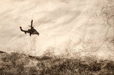 Helikopter R yükselen yoğun beyaz duman doğru uçan