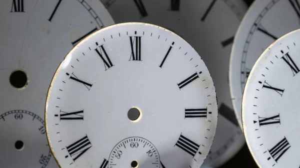 Assista Oficina Reparos Efeitos Tempo Coleção Mostradores Relógio Antigos Descartados — Fotografia de Stock